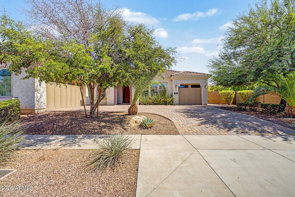 2923 E CONSTANCE Way, Phoenix, AZ 85042 — exterior