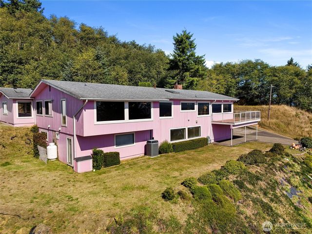 193 Robert Gray Drive SW, Ilwaco, WA 98624