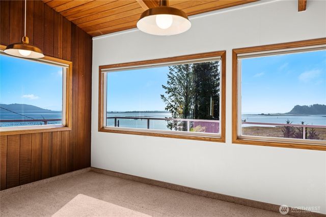 193 Robert Gray Drive SW, Ilwaco, WA 98624