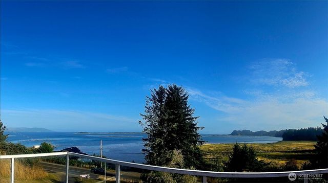 193 Robert Gray Drive SW, Ilwaco, WA 98624