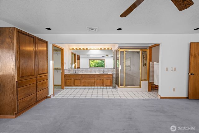 193 Robert Gray Drive SW, Ilwaco, WA 98624