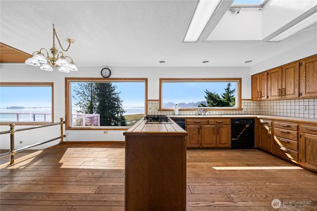 193 Robert Gray Drive SW, Ilwaco, WA 98624