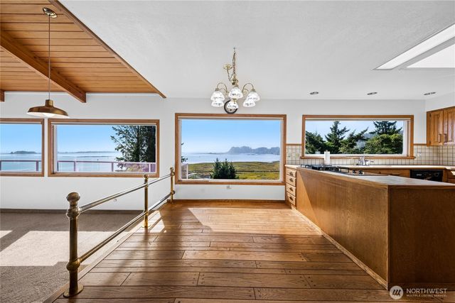 193 Robert Gray Drive SW, Ilwaco, WA 98624