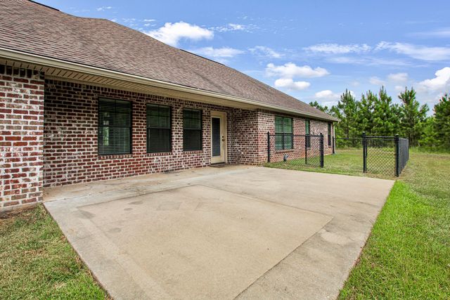 590 Hickory Ridge Rd, Leesville, LA 71446
