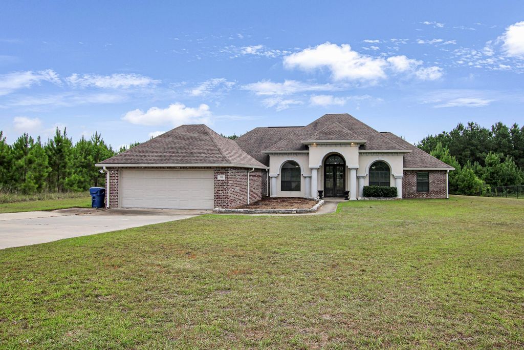 590 Hickory Ridge Rd, Leesville, LA 71446