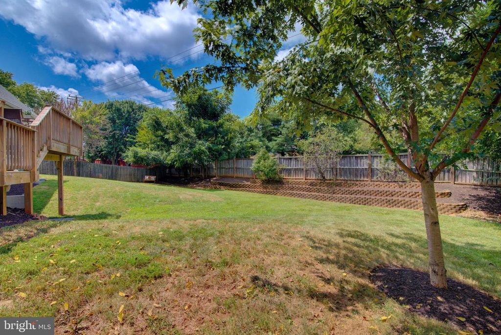 1404 SKYHAVEN CT, Herndon, VA 20170