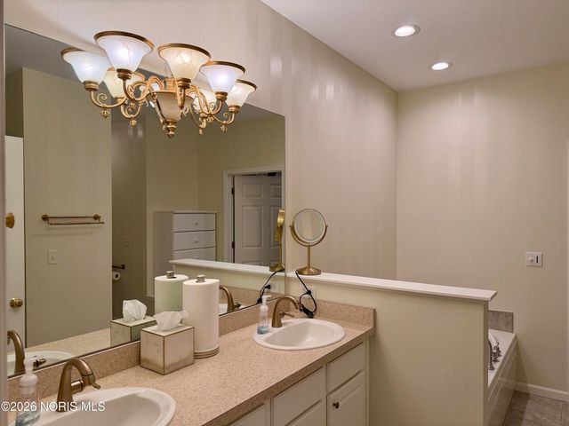 14857 Lake Winds Drive, Perrysburg, OH 43551