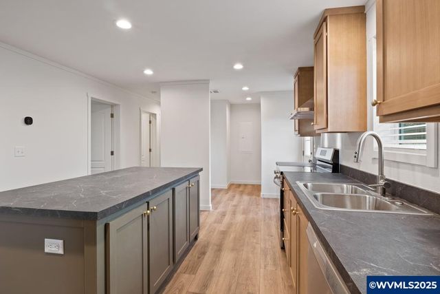 133 Broadmore Av NE 133B, Salem, OR 97301