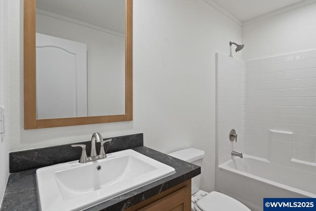 133 Broadmore Av NE 133B, Salem, OR 97301