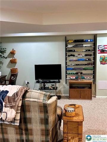 8051 Heritage Drive, Lower Macungie Twp, PA 18011