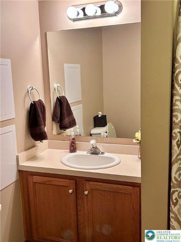 8051 Heritage Drive, Lower Macungie Twp, PA 18011