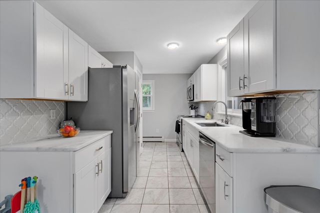 27 Avery Road, Pocasset, MA 02559