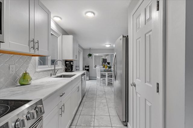 27 Avery Road, Pocasset, MA 02559