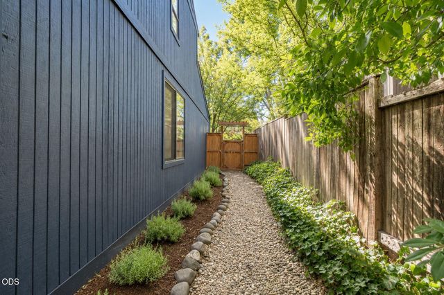 775 Oak Knoll Drive, Ashland, OR 97520