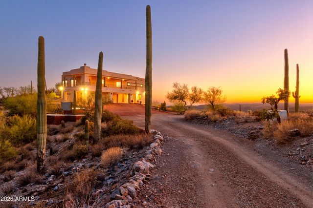 3246 N SILVER TIP Trail, Queen Valley, AZ 85118