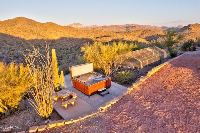 3246 N SILVER TIP Trail, Queen Valley, AZ 85118