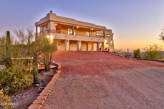 3246 N SILVER TIP Trail, Queen Valley, AZ 85118