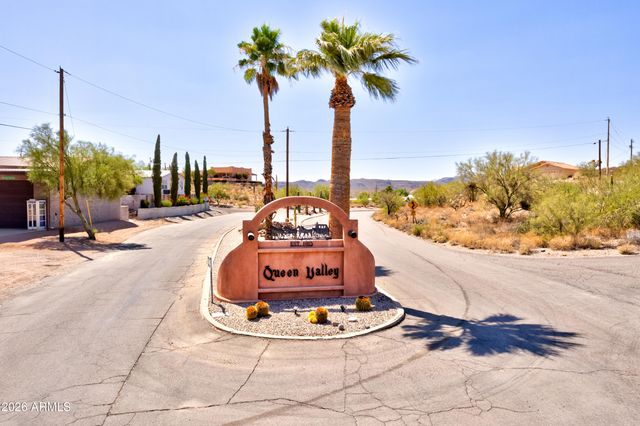 3246 N SILVER TIP Trail, Queen Valley, AZ 85118