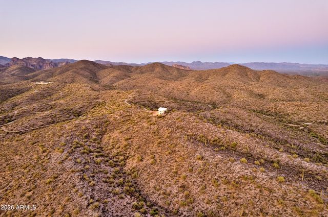 3246 N SILVER TIP Trail, Queen Valley, AZ 85118