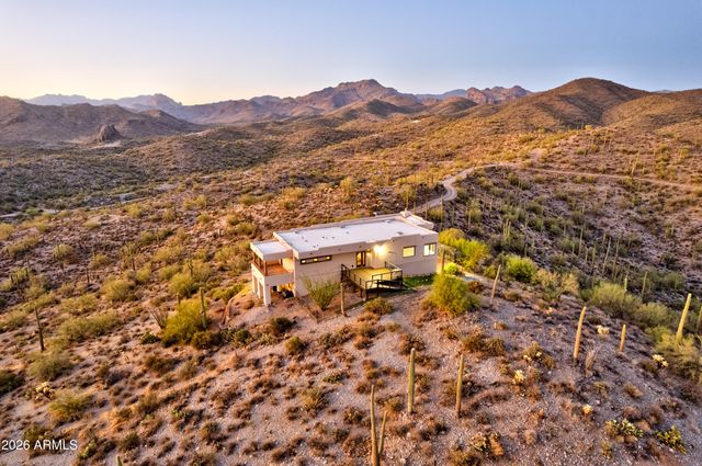 3246 N SILVER TIP Trail, Queen Valley, AZ 85118