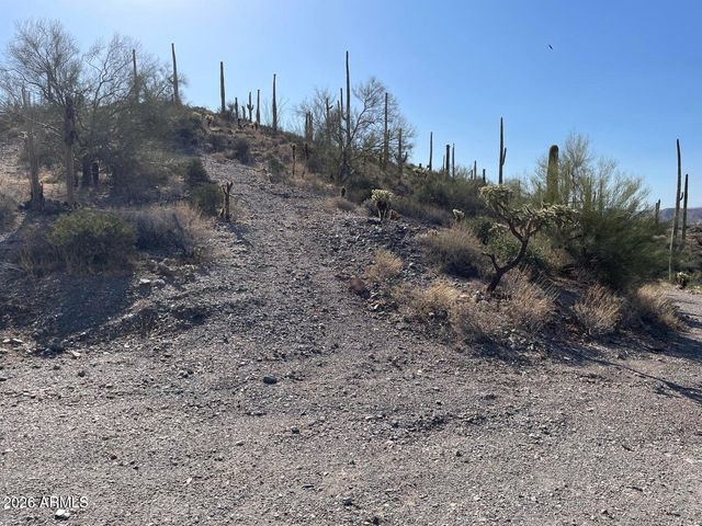 3246 N SILVER TIP Trail, Queen Valley, AZ 85118