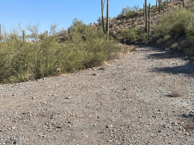 3246 N SILVER TIP Trail, Queen Valley, AZ 85118