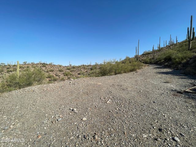 3246 N SILVER TIP Trail, Queen Valley, AZ 85118