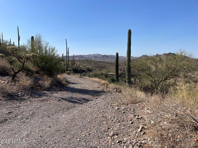 3246 N SILVER TIP Trail, Queen Valley, AZ 85118