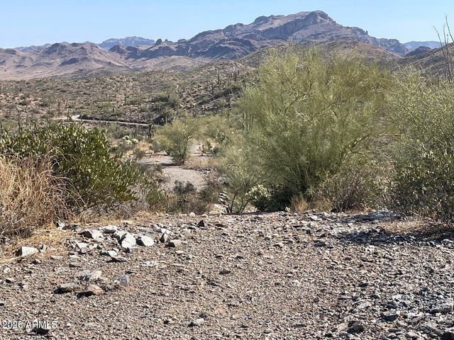 3246 N SILVER TIP Trail, Queen Valley, AZ 85118