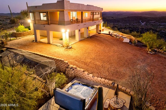 3246 N SILVER TIP Trail, Queen Valley, AZ 85118