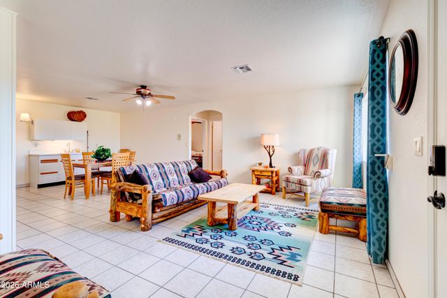 3246 N SILVER TIP Trail, Queen Valley, AZ 85118