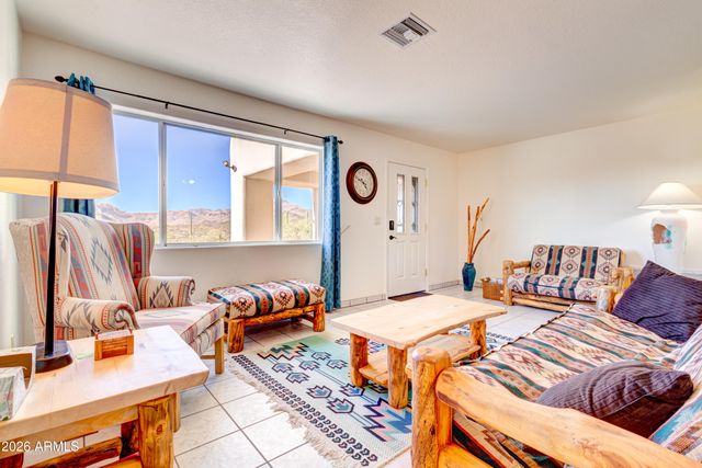 3246 N SILVER TIP Trail, Queen Valley, AZ 85118