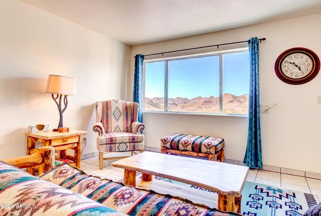 3246 N SILVER TIP Trail, Queen Valley, AZ 85118