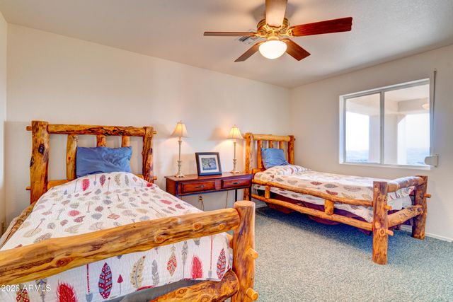 3246 N SILVER TIP Trail, Queen Valley, AZ 85118