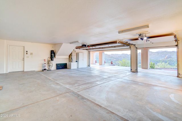 3246 N SILVER TIP Trail, Queen Valley, AZ 85118