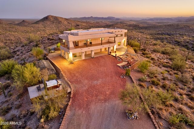 3246 N SILVER TIP Trail, Queen Valley, AZ 85118