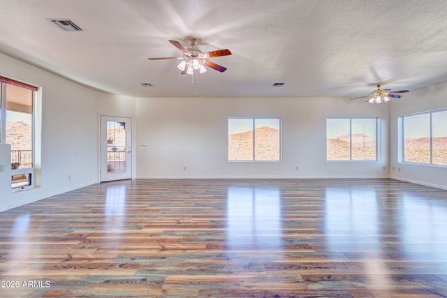 3246 N SILVER TIP Trail, Queen Valley, AZ 85118
