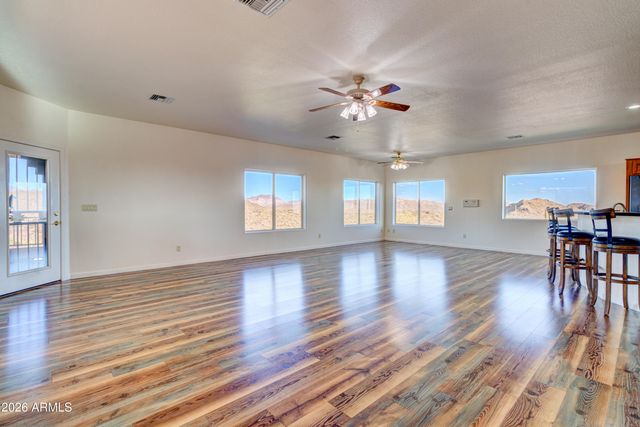 3246 N SILVER TIP Trail, Queen Valley, AZ 85118