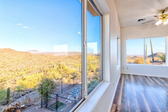 3246 N SILVER TIP Trail, Queen Valley, AZ 85118