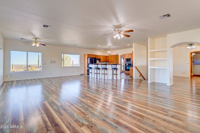 3246 N SILVER TIP Trail, Queen Valley, AZ 85118