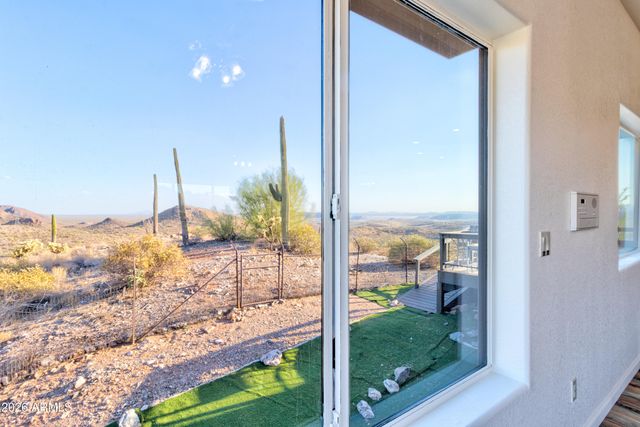 3246 N SILVER TIP Trail, Queen Valley, AZ 85118