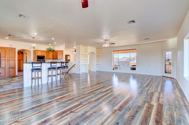 3246 N SILVER TIP Trail, Queen Valley, AZ 85118