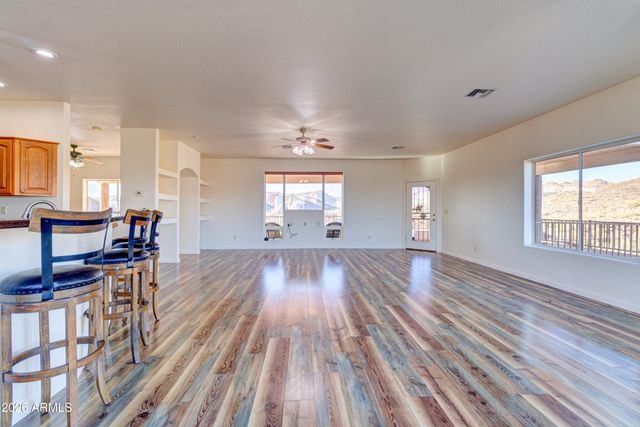 3246 N SILVER TIP Trail, Queen Valley, AZ 85118