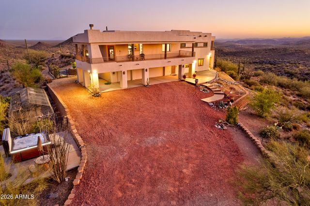 3246 N SILVER TIP Trail, Queen Valley, AZ 85118