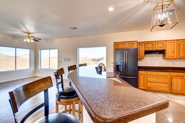3246 N SILVER TIP Trail, Queen Valley, AZ 85118