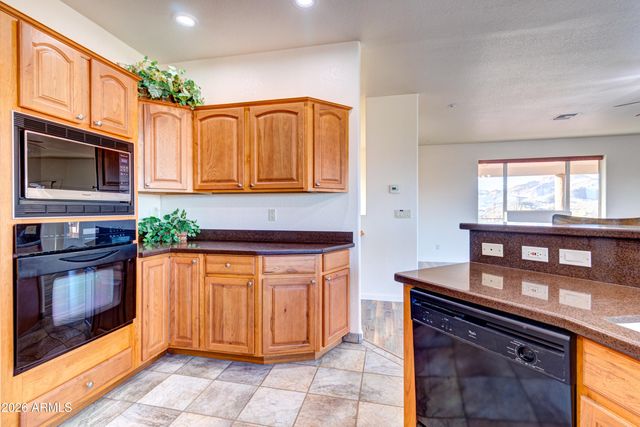 3246 N SILVER TIP Trail, Queen Valley, AZ 85118