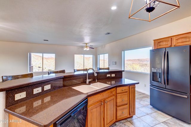 3246 N SILVER TIP Trail, Queen Valley, AZ 85118