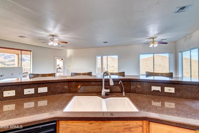 3246 N SILVER TIP Trail, Queen Valley, AZ 85118