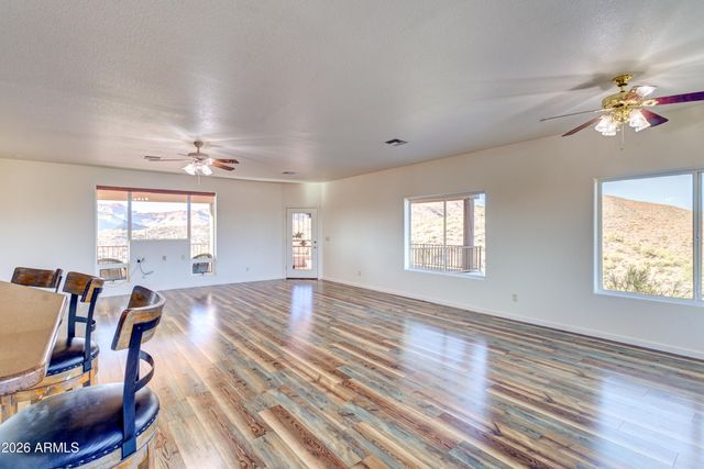 3246 N SILVER TIP Trail, Queen Valley, AZ 85118