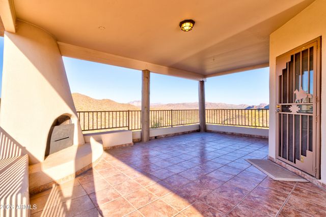 3246 N SILVER TIP Trail, Queen Valley, AZ 85118